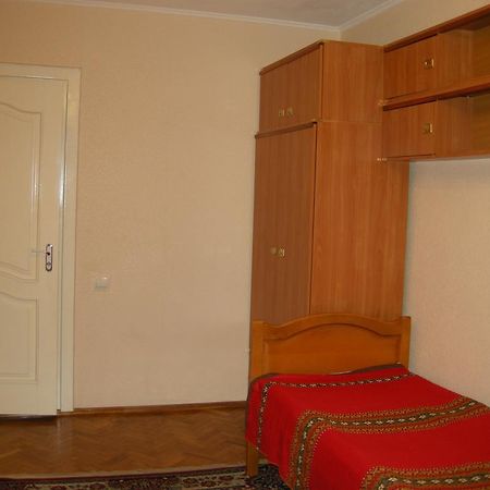 Apartament In Chirie Chişinǎu Buitenkant foto